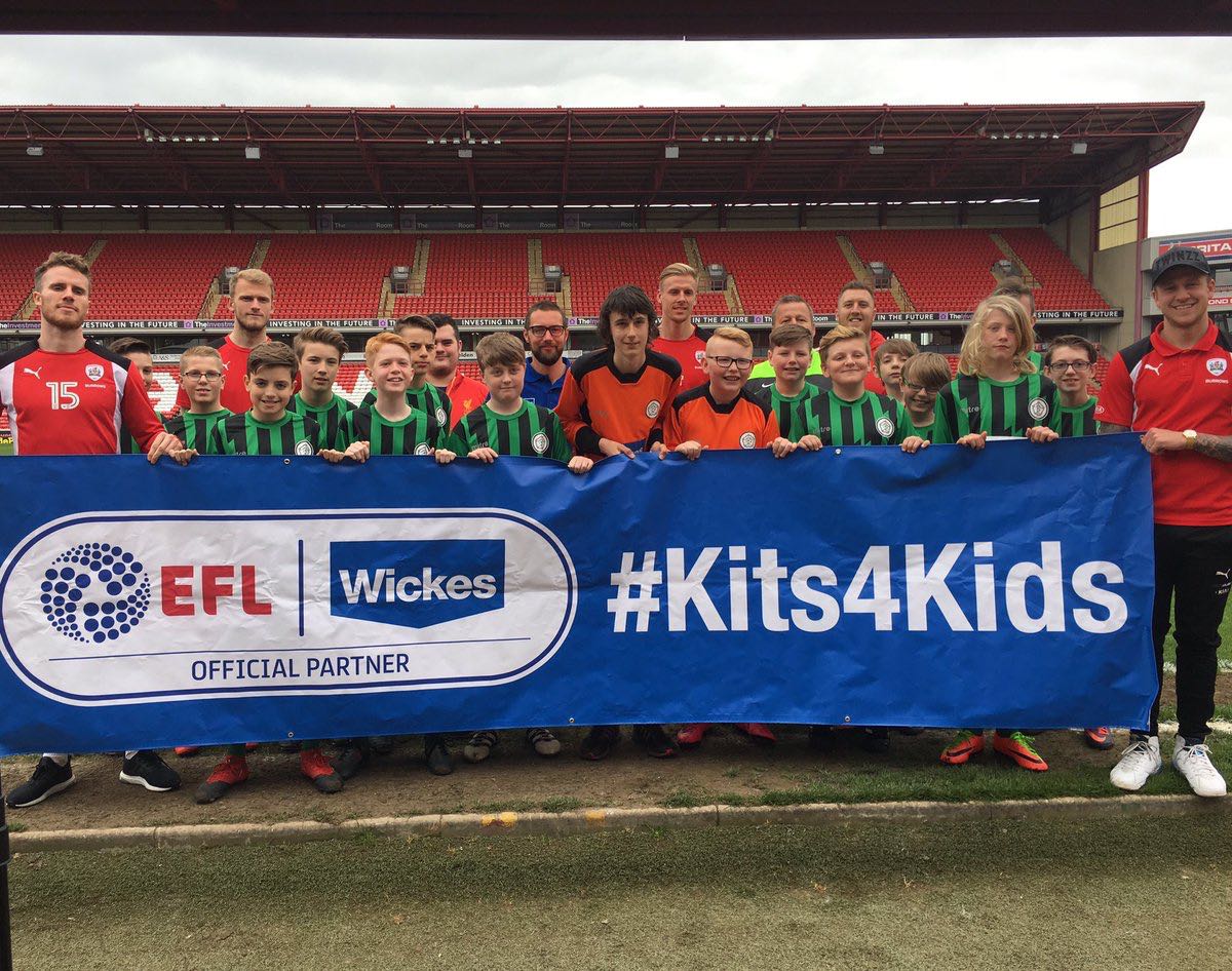 darfield_jfc's tweet photo. Massive thanks to @wickes and @bfc_official for their help with our u13's squads new kit courtesy of their #kits4kids scheme https://t.co/9Dhu62aTbP