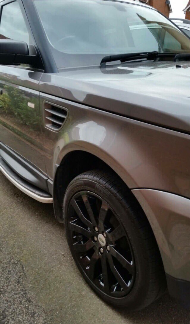rsalloyrefurb's tweet photo. Range Rover with gloss black wheels 😲 https://t.co/x4jpssRrkK