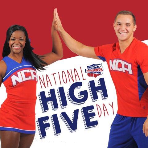 Up high! Happy #nationalhighfiveday! 🤚🏼