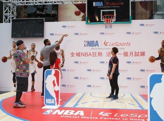 YTJiaFF's tweet photo. #TBT to when @NBA's @RKHorry taught us how to dunk in #HongKong! #BigShotRob https://t.co/hSt81PBMvr