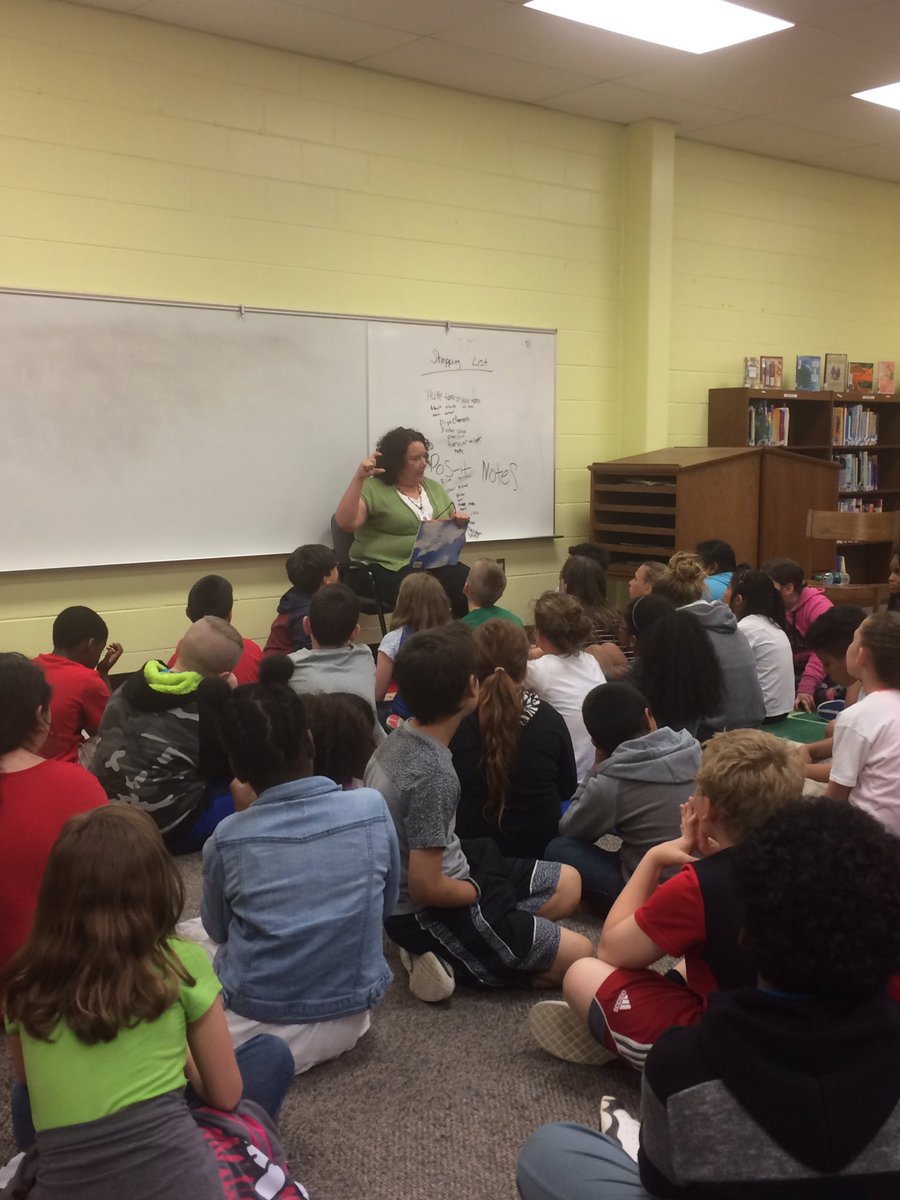 MsJBroreads's tweet photo. Love having guest readers come into read to my class! #studentteacherleadership #collinsreads https://t.co/ymyjyyCg70