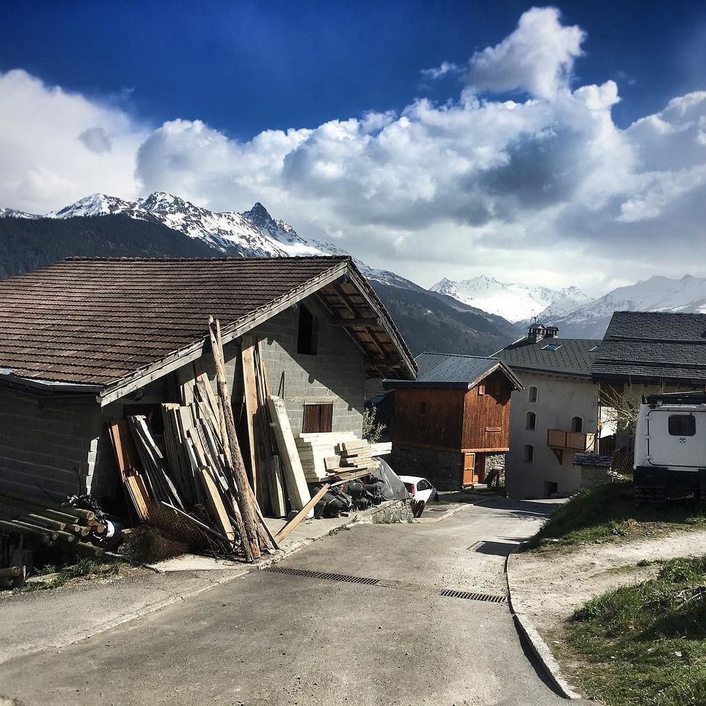 Not much snow left.. Cracking surroundings for a #run though.. #keepfit #mindbodysoul #meditation #wellbeing #focu… ift.tt/2oVagvG