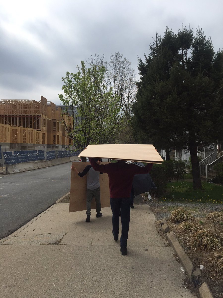 nediamorsy's tweet photo. making our way to the congressmans office! #nowall  @MaketheRoadAct https://t.co/su7gtG7i0D