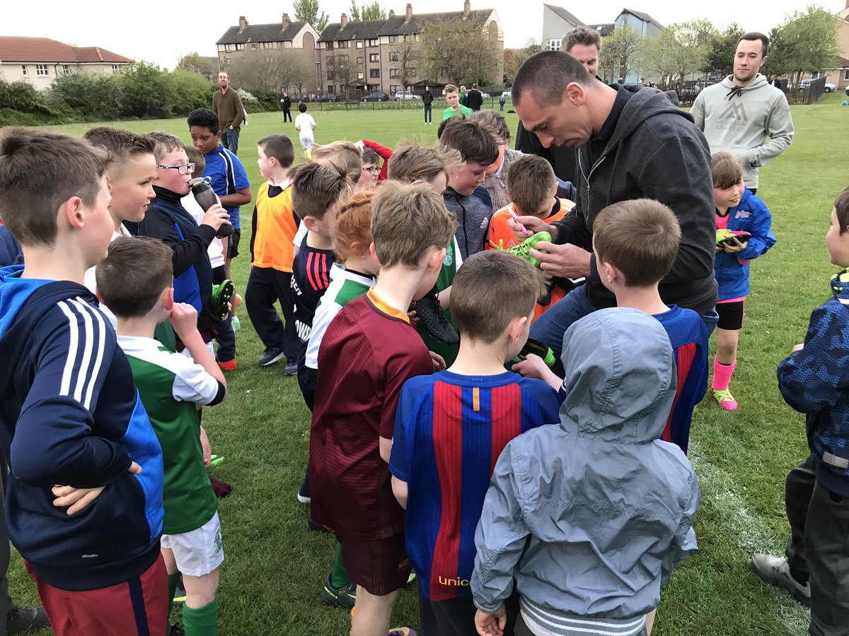Helping Hands On Twitter Huge Shout Out To The 52 Kids At Tonight S Practice And To Celtic Scotland Captain Scott Brown For Inspiring The Kids In The Community Https T Co Qok2btlnwt