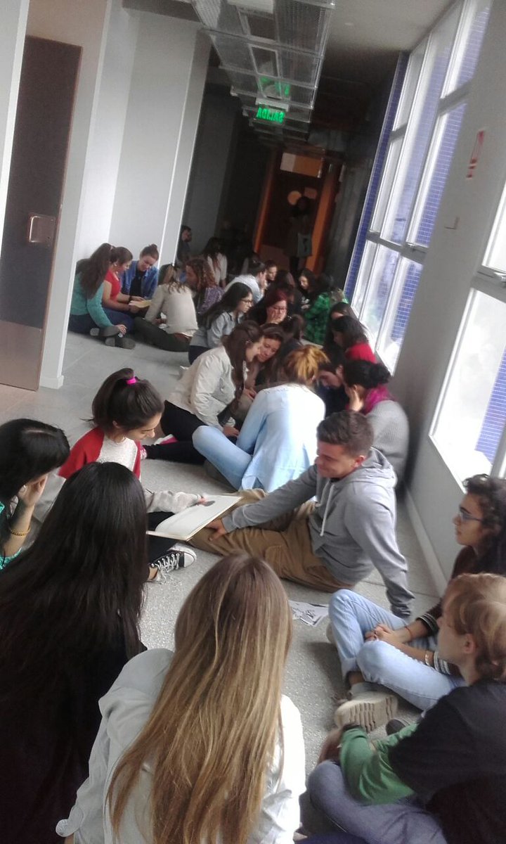 ANEP_Prolee's tweet photo. Estudiantes de la Facultad de Información y Comunicación de la Udelar realizan una pasantía en Biblioteca Solidaria. https://t.co/y9ArNxtjyB