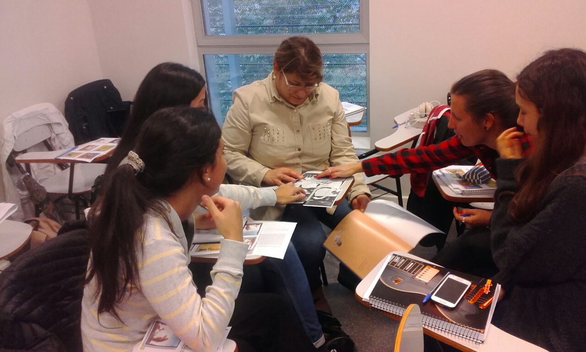 ANEP_Prolee's tweet photo. Estudiantes de la Facultad de Información y Comunicación de la Udelar realizan una pasantía en Biblioteca Solidaria. https://t.co/y9ArNxtjyB