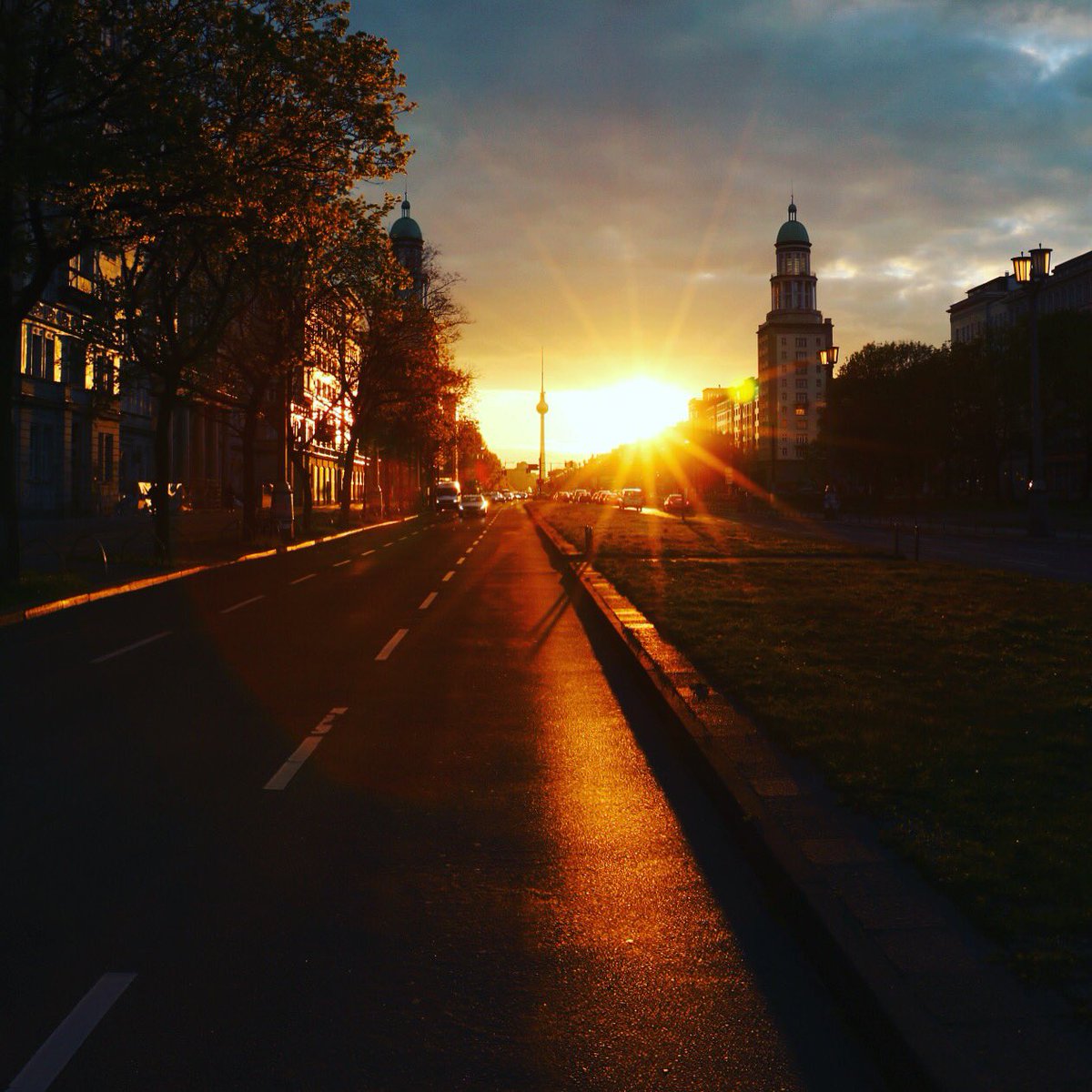 mischaheuer's tweet photo. About April in #Berlin. https://t.co/sPSpCMpdjZ