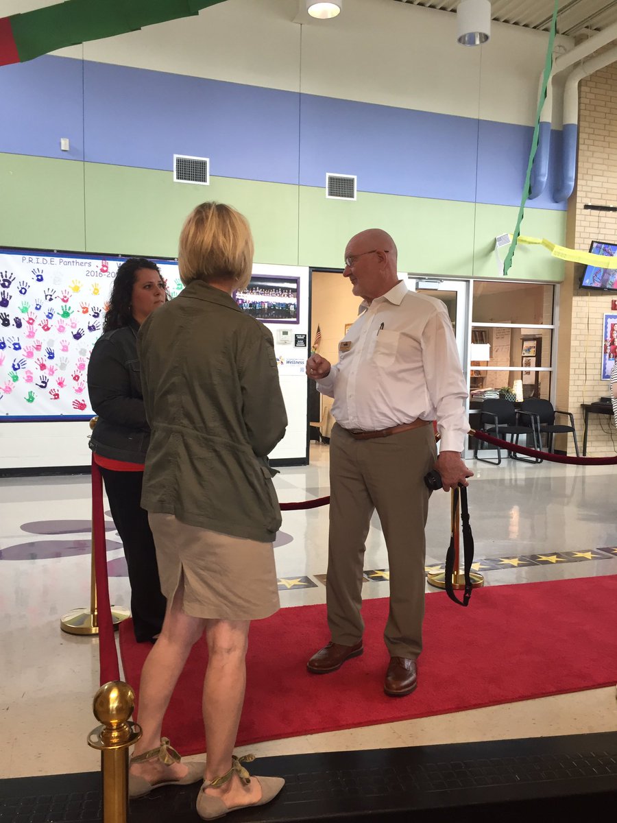 rosenbaum_30's tweet photo. The guest of honor Mr. Herschend! @MsBarkersclass @MrsCariMorey #SDCpbl @officialSPS #ignitesps @spspbl https://t.co/uBWwDkGi0Y