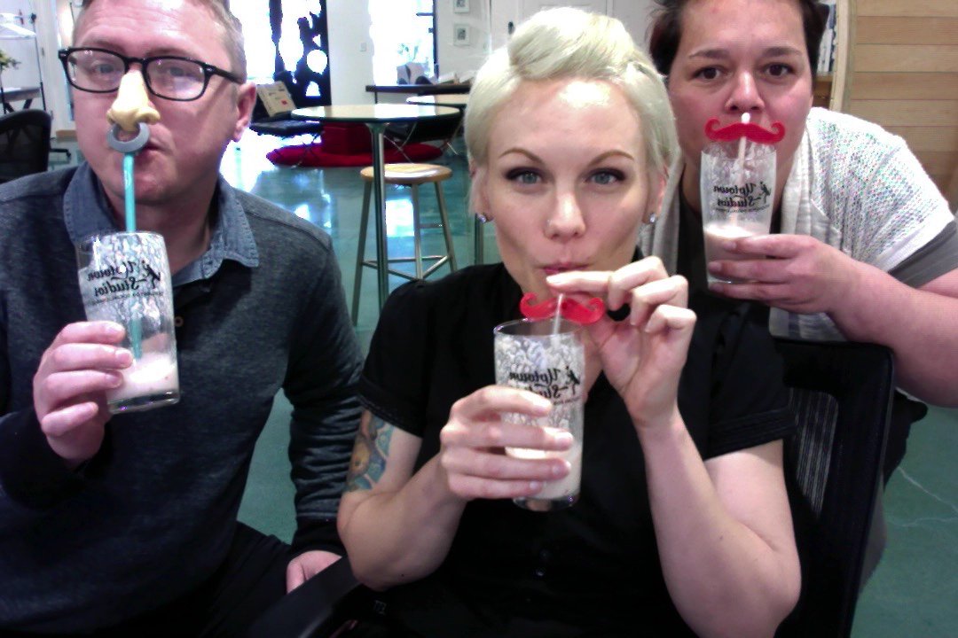 Sharlett0's tweet photo. Smoothie day at Uptown Studios! https://t.co/7lz8lvOtnx