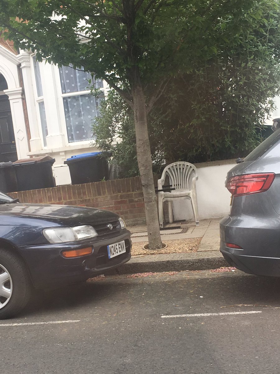 bratnw6's tweet photo. Beauty spots in #Brondesbury #NW6 - #WaterlooPassage #DunsterGardens #PlymptonRoad Residents are doing it to their neighbours.. #flytip https://t.co/MtiKMdD3bT