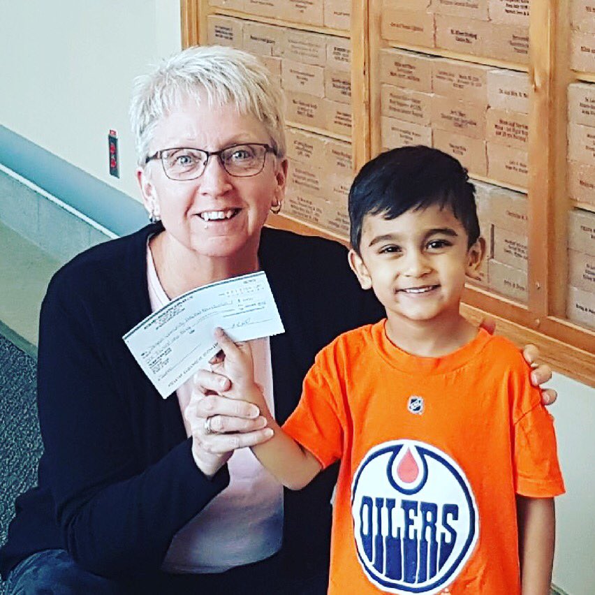 rocklandyeg's tweet photo. Proceeds of $1050 from Lifestyles Expo fountain sales were #donated to the Sturgeon Hospital Foundation!
#tinyhelper #yegbiz #community #t8n https://t.co/qM9wlPIIlG