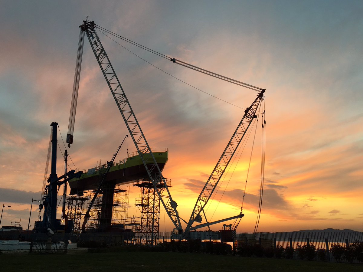 Silueta de la plataforma Magallanes. Mañana al agua
<a href="/Adrian_Amoedo/">Adrián Amoedo</a>