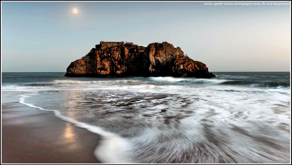 Serpent sea as moving, lyrical &amp; downright sexy as Dylan's poems
<a href="/TenbyVG/">Tenby Visitor Guide</a> @ruthwignall <a href="/ItsYourWales/">It's Your Wales</a> <a href="/Dylanthomasguy/">Jeff Towns</a> <a href="/thelauratheory_/">Laura Potts</a>