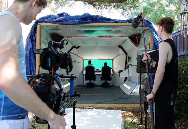 moviemakermag's tweet photo. What is it Like to Direct a Feature at 16? @evanhara7 got help from @neiltyson, @ColtonTapp and even #AlexfromTarget https://t.co/hIfVrWfNOV https://t.co/SjkBFx0Ujm