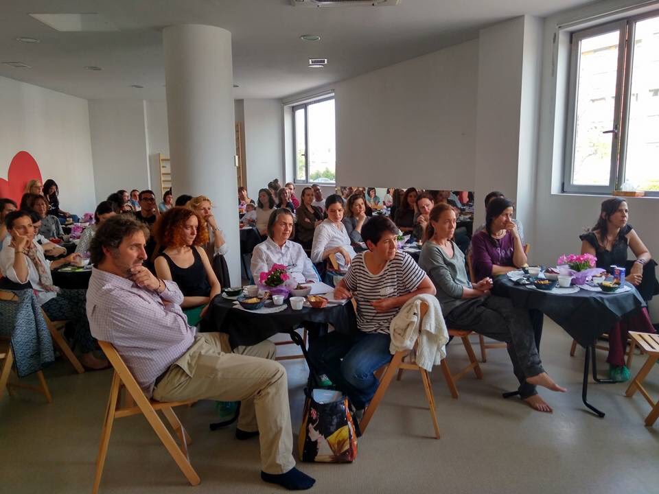 EscuelaReggio's tweet photo. III Charla Café:espacio de encuentro y reflexión para padres y profesionales.Gracias a Mary Angeles y Beatriz por acompañarnos #reggiocrece https://t.co/UvcrFSQuZi
