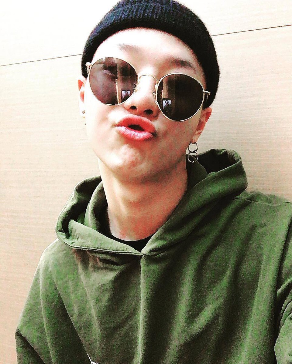 woodzunion's tweet photo. [#LUIZYSTAGRAM] 19.04.17 
@ luizy_unisy: "🔥🔥 @publicbeacon #óculosdesol" https://t.co/QNiCthCy76