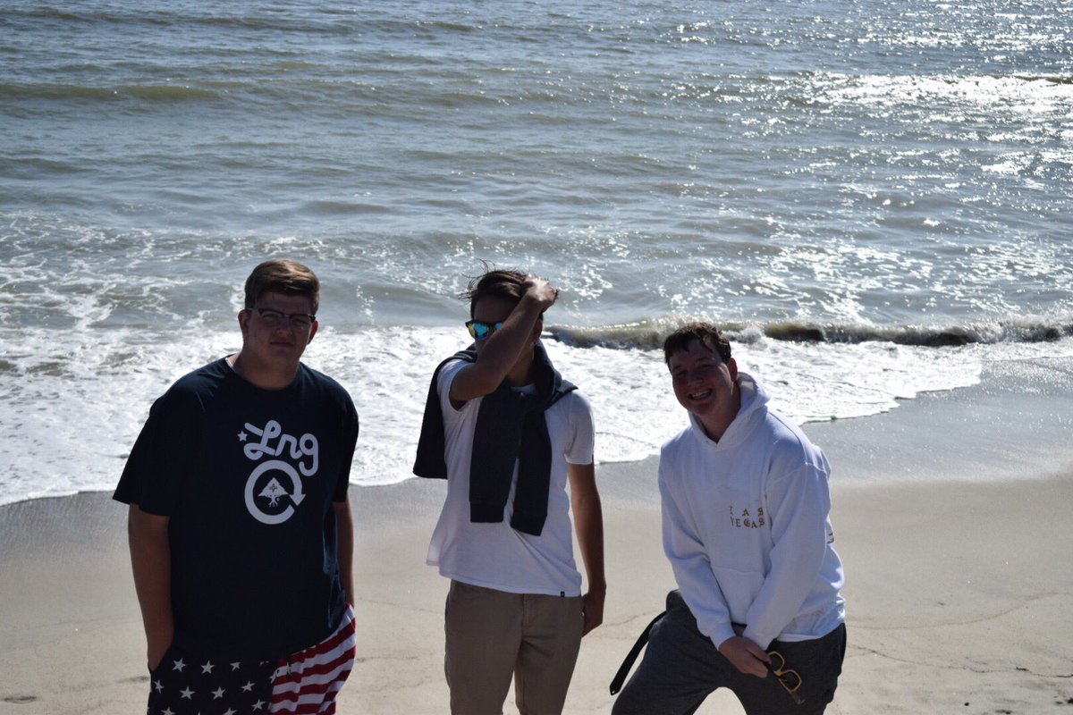 dolfolopez_'s tweet photo. Hey beach https://t.co/fJKE4D9d2J