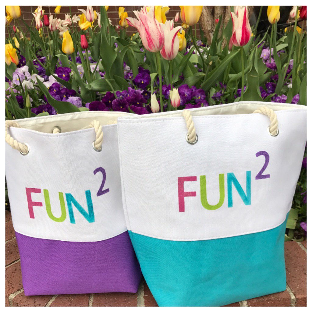 FunSquaredBlog's tweet image. Sporting our #nationallookalikeday bags today at #snapconf @MichaelsStores