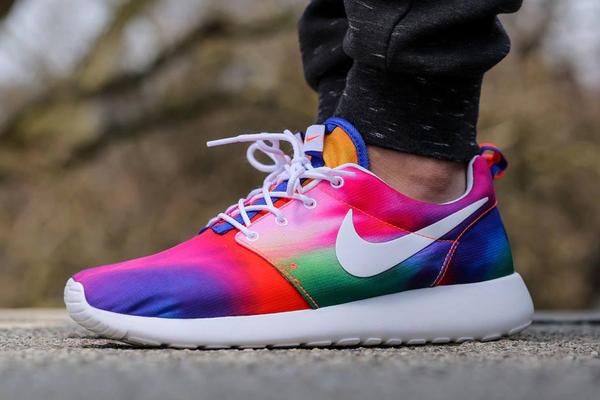 IAmSwaggedUp's tweet photo. Tie-dye Roche Runs 🔥🔥

It's lit 🔥😘🔥😘

Shop: https://t.co/lRCJcz54Wi 

Use code MILLS for 10% off by #WeAreFwey via @c0nvey https://t.co/u98jXmp4aM