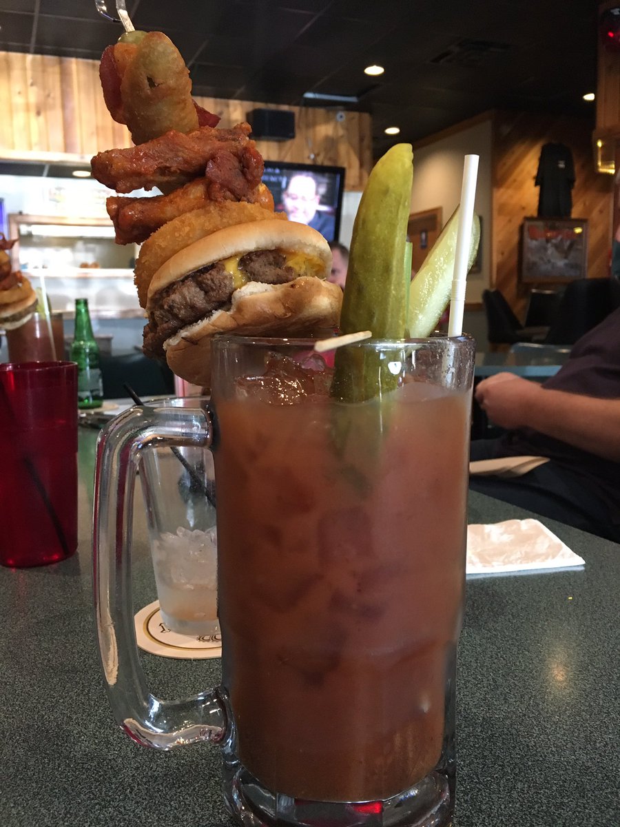 sean_m_stevens's tweet photo. Probably not on the diet! #ReportInn https://t.co/gYn2EeX17I