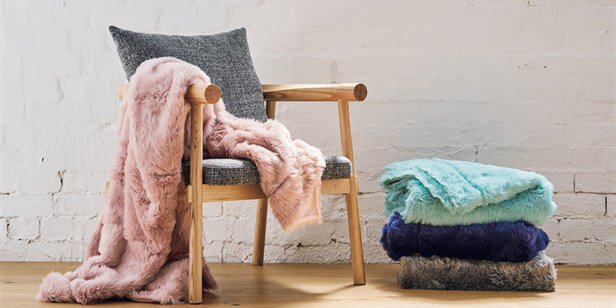 LifeStyleAU's tweet photo. 7 stylish throws to warm up your home in winter https://t.co/g25Is90ZCq https://t.co/Lp2PvZNbXE
