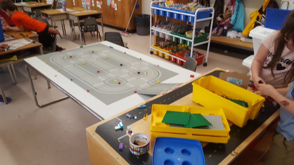 Grade 1 #lego community off to a great start! <a href="/GEDSB/">Grand Erie District School Board</a> @NormaGEDSB