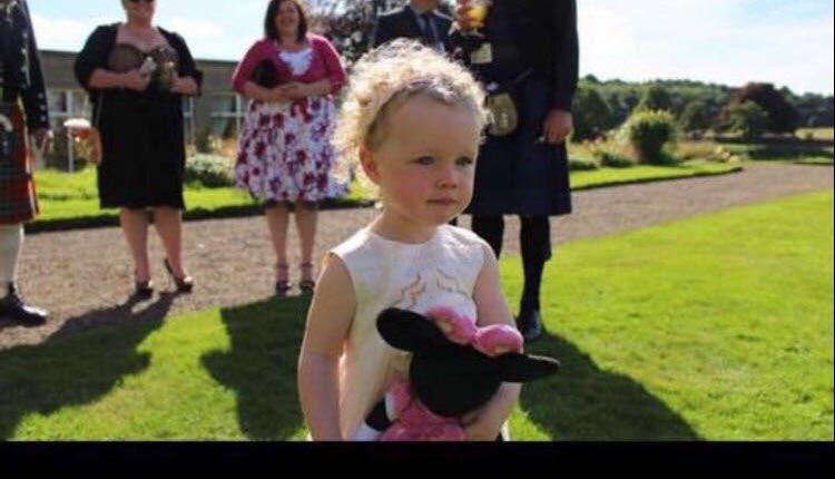 <a href="/ACHelpTeam/">ACHelpTeam</a> My daughter may have lost her Minnie Mouse in ur Renault Seafield showroom. She's lost without it Can you help? #BringMinnieHome