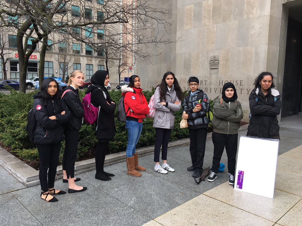 lflfilipe's tweet image. The @TDSB_Kipling @OO_CMT Mock Trial team is ready to go!