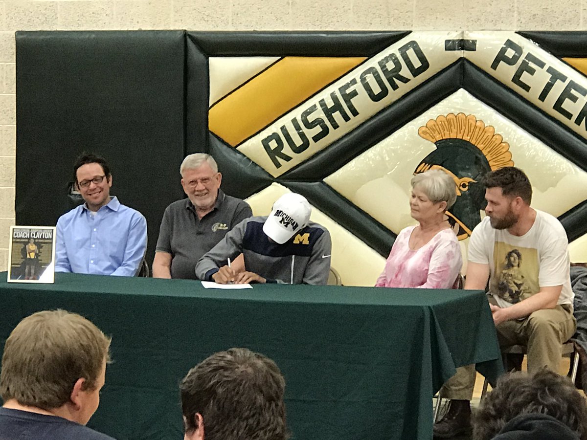 johncasperjr's tweet photo. Rushford-Peterson's @NoahKCarlson makes it official, signs with Michigan for track and field. https://t.co/xaAiDmyDlI