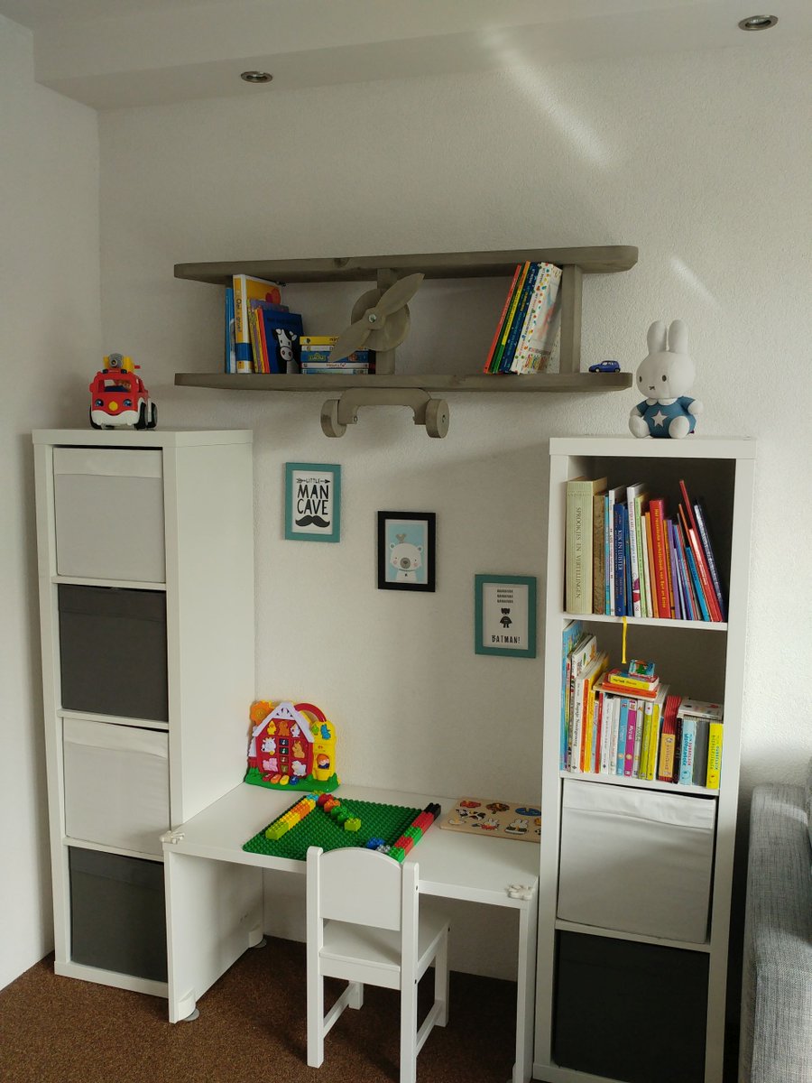 De vliegtuig wandplank maakt de 'little man cave' speelhoek van zoontje van Mariska helemaal af! #klantfoto Hij hangt leuk!