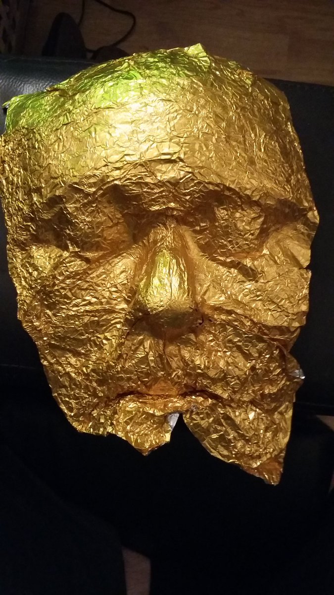 Kerryisbald's tweet photo. Just made myself a death mask from an easter egg wrapper...as you do? #GetOutMuch #CryForHelp #YouKnowYouWillTryIt https://t.co/IDTnmzkGIQ