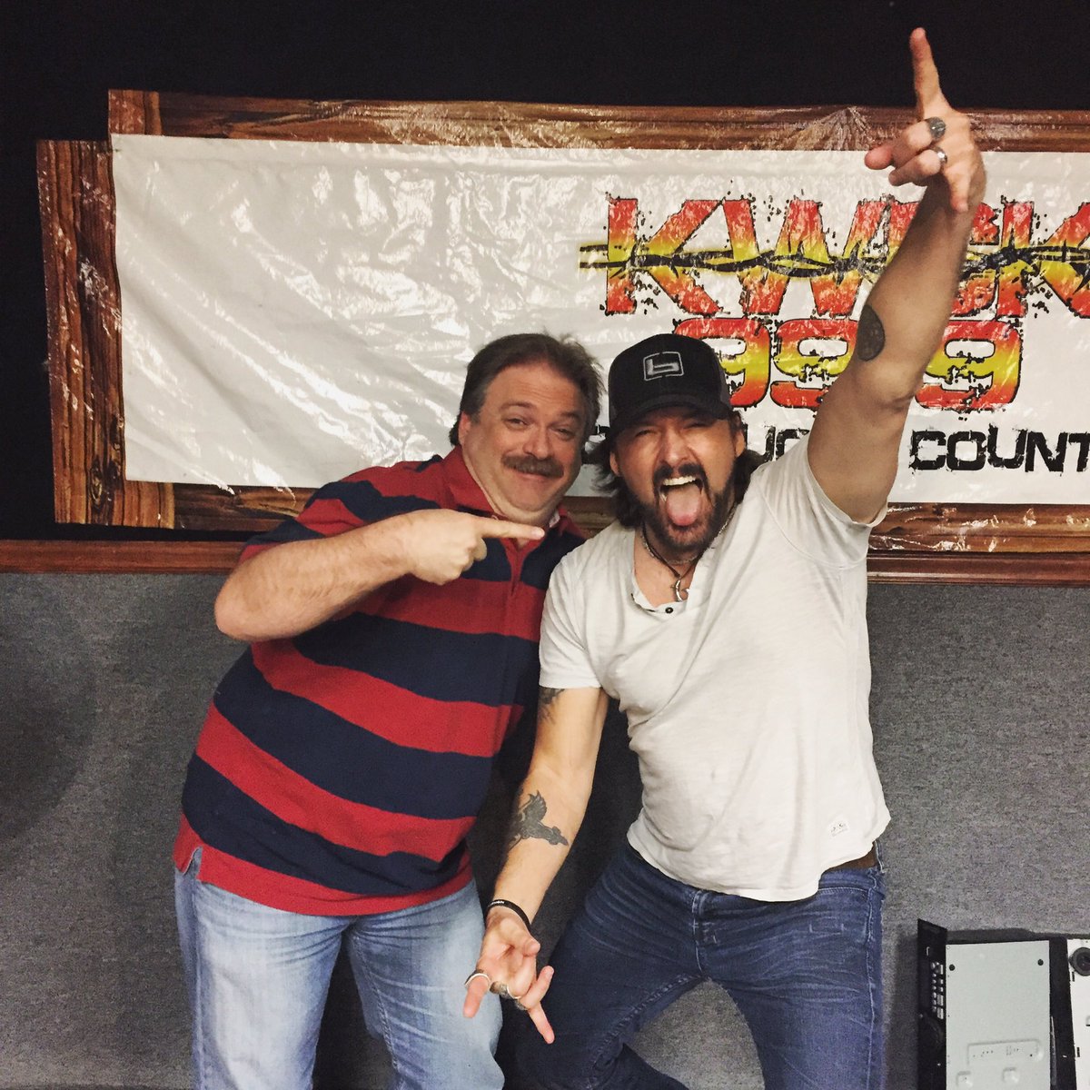 rickmonroe's tweet photo. Rockin out with Heath Shelby #KWCK Searcy, AR #thissideofyou #radiotour #gypsysoul https://t.co/R5Y3EX4WxM