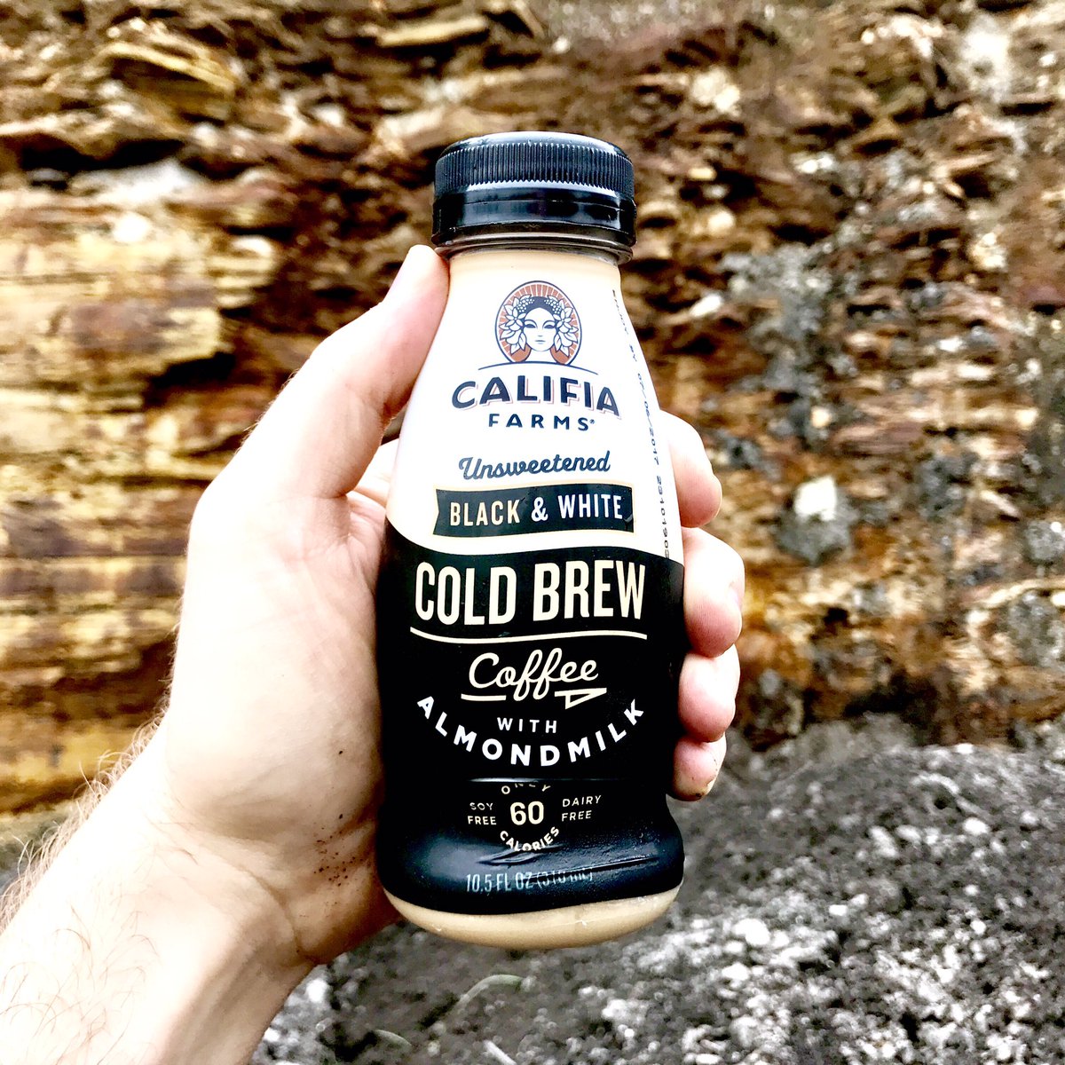 DudeDrinks's tweet photo. Really great @CalifiaFarms #unsweetened #blackandwhite #coldbrew #coldbrewcoffee #coffee #almondmilk #dairyfree #soyfree #bevnerd https://t.co/jmyHeRZmcf