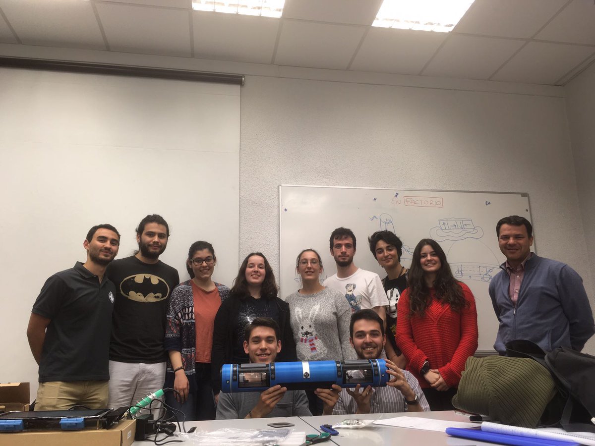 HackLab_UPM's tweet photo. Presentación del proyectazo de @hyperloopupv , muchas gracias Pablo por la explicación! Esperamos que quiera repetir con futuras novedades! https://t.co/oPFD4xnX51
