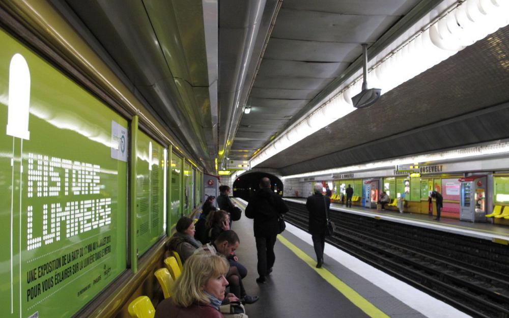 le_Parisien's tweet photo. Les stations George V, Franklin Roosevelt et Champs-Elysées Clémenceau sont fermées au public https://t.co/a0FUxYdUTm… https://t.co/xGsQpT1cJ0