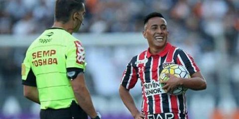 TerrapeDeportes's tweet photo. VÍDEO: así la rompió @Cuevachris10 en victoria de Sao Paulo en Copa de Brasil
► https://t.co/6GBlhbtuVC https://t.co/LzeTDX43D6