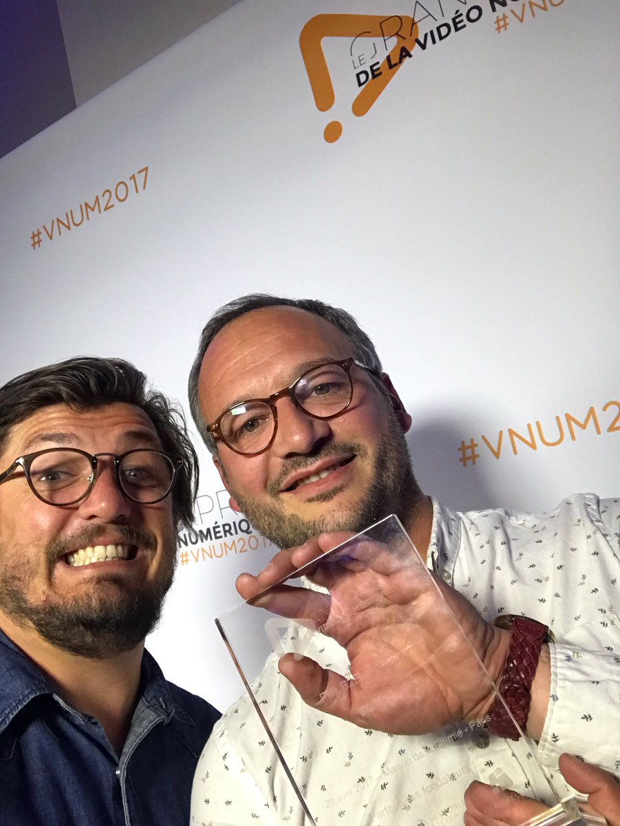 AgenceDUNK's tweet image. DUNK! Remporte le Prix de la video B2B ! 🏆#VNUM2017