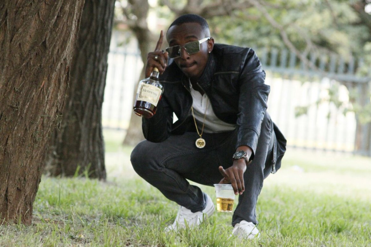 PRMidas's tweet photo. @ScarabStorm living the Henny Lifestyle Cc @HennessySA https://t.co/mUGUMYvzyt