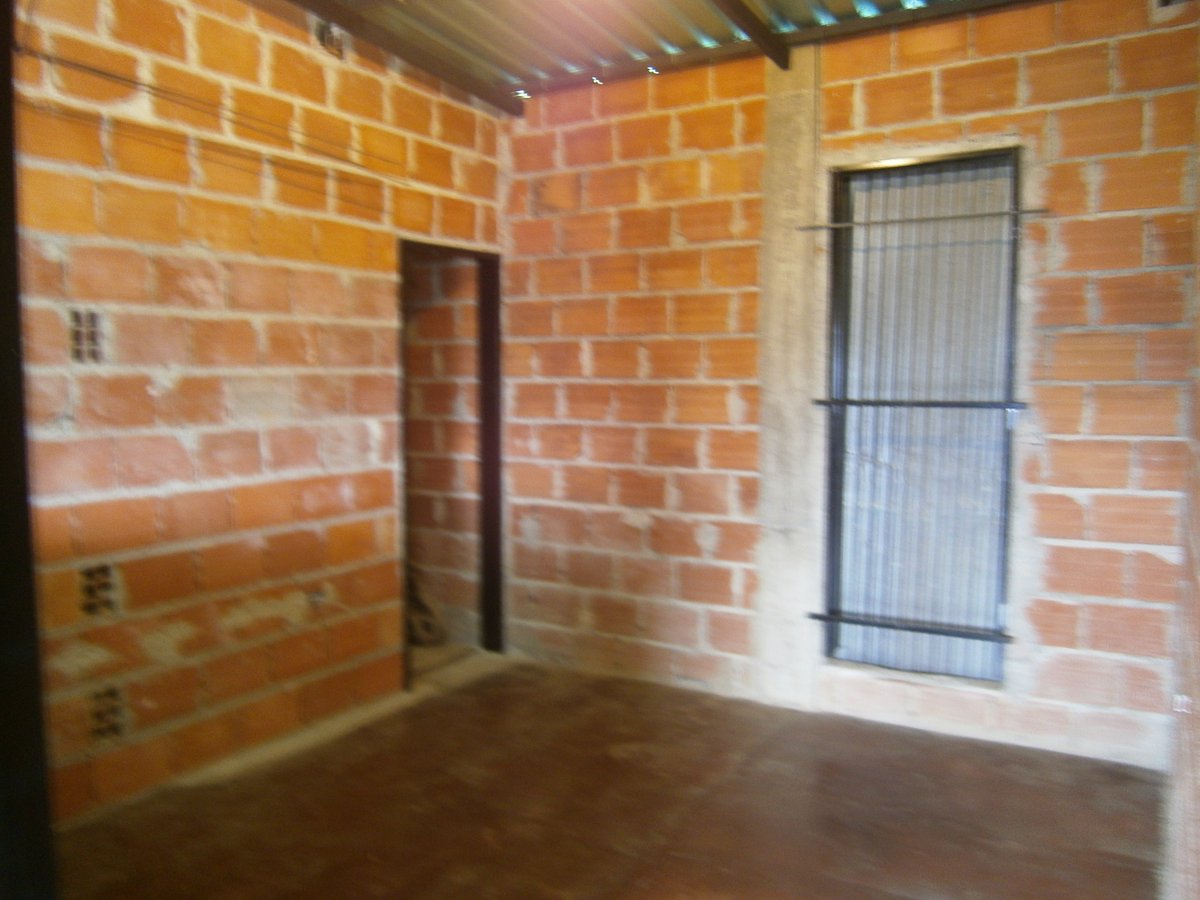 COMPRA5000's tweet image. COMPRAENLOSALTOS.COM  VENDE vivienda de dos plantas, acabados de cerámica, ventanas panorámicas, cuarto de servicio, cuatro habitaciones,
