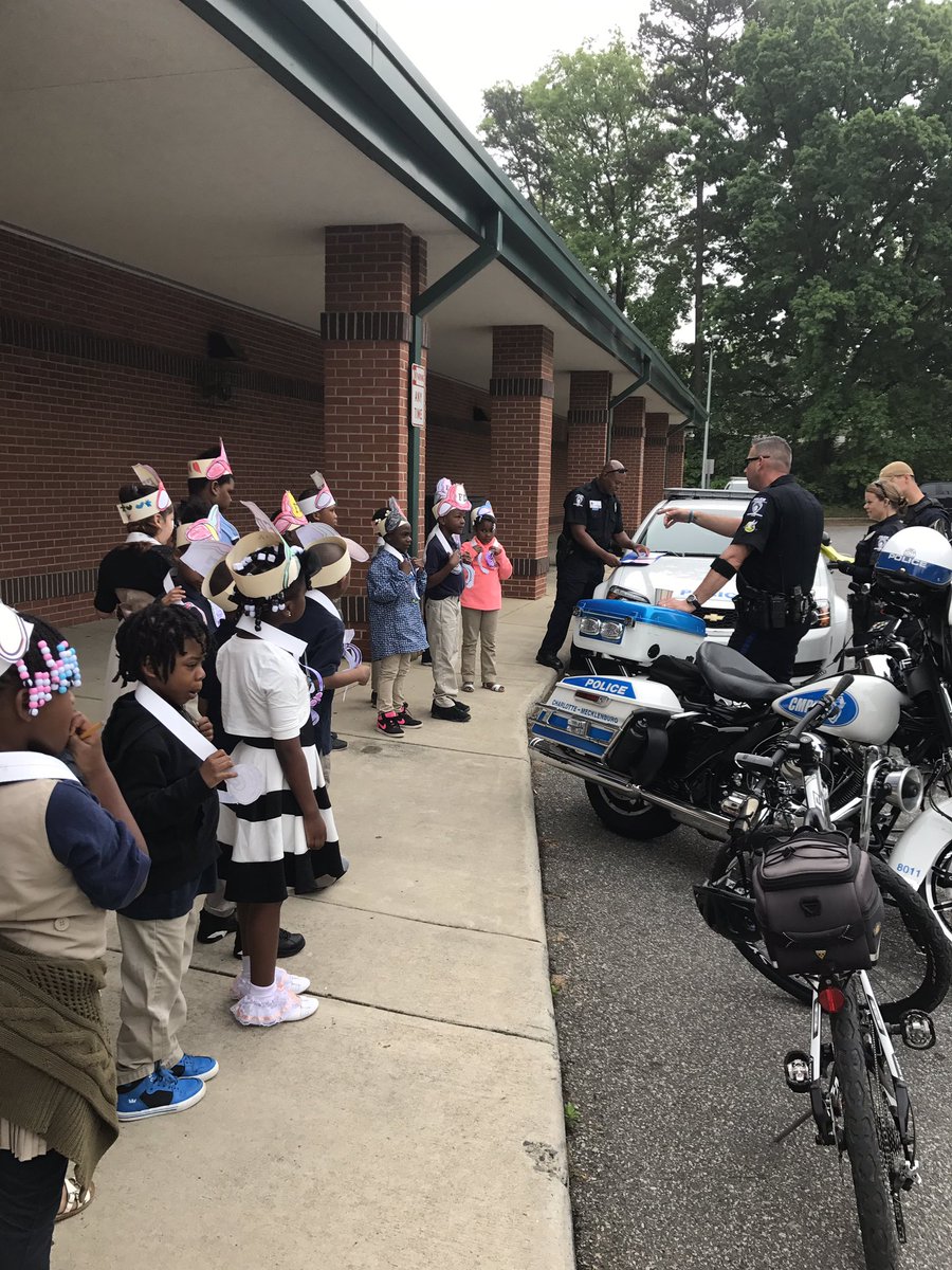 CMS_DHAPanthers's tweet photo. What an awesome day... Career Day at Druid Hills Academy...@projectLIFTclt https://t.co/RnEj49VkDl