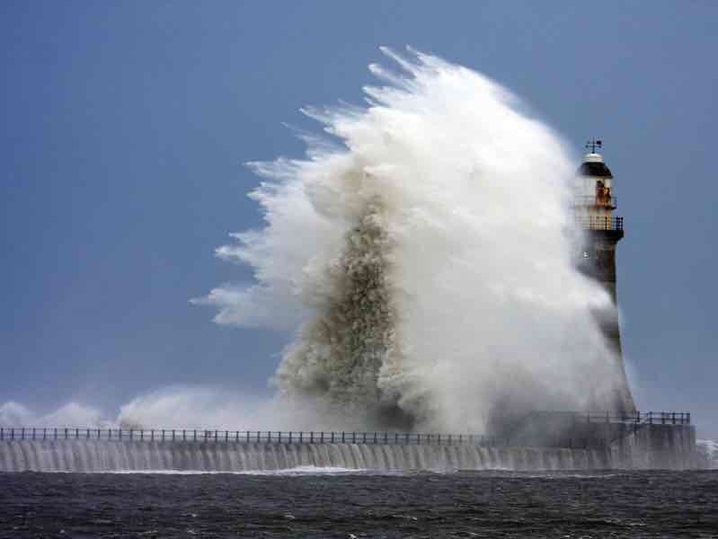 friseuringo's tweet photo. Rough at Roker, Sunderland, #England,
Photograph: #GailJohnson https://t.co/wLiWt4vb4E