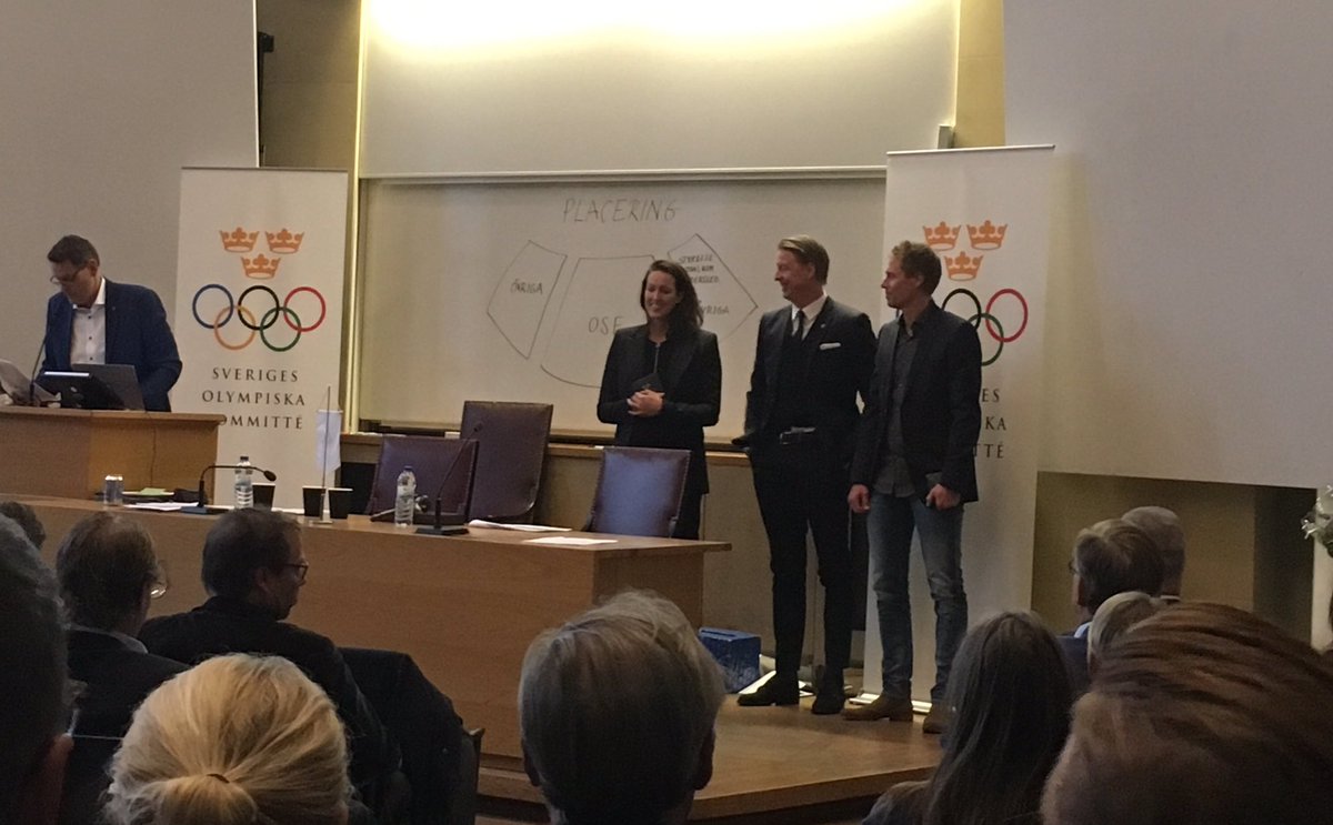 Therese Alshammar och Jörgen Persson prisas på SOK:s årsmöte. 13 OS tillsammans. T r e t t o n. 