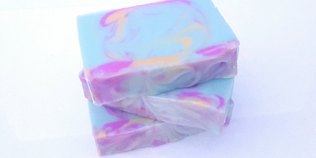 #lovespell #handmadesoap has notes of #peach and #cherryblossom. bit.ly/2dGyfrs #summiessuds #indiebathandbody #bathtime #soap