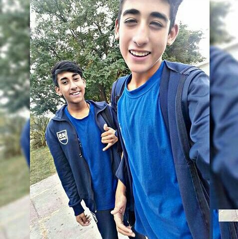 AlmadaC9's tweet photo. Foto vieja con el puti.
#Liceo
#Hermano https://t.co/hThWqf9ndi