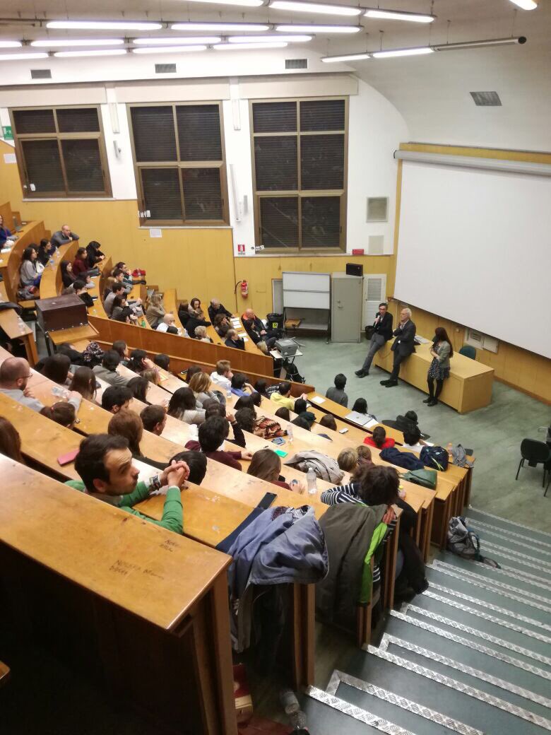 SapienzaRoma's tweet photo. .@SISMnazionale @SismSapienza @Dasscinemag @SapienzaSFF @cine_dixit @SagraDelCinema @Mercuriomaga @RegioneLazio @StudentiMed2013 @scroccaroma @RomaCinema @PsicologiLazio @PsicoItalia @romaalcinema @piu_pop @SaiCheARoma @AndreaMinuz @CasadelCinema #now: #ComePietraPaziente di Atiq Rahimi, continua il cineforum #Lineediconfine sui rapporti raccontati dal #cinema (ora, vl. Università 37) https://t.co/rPz6Dz6TTz
