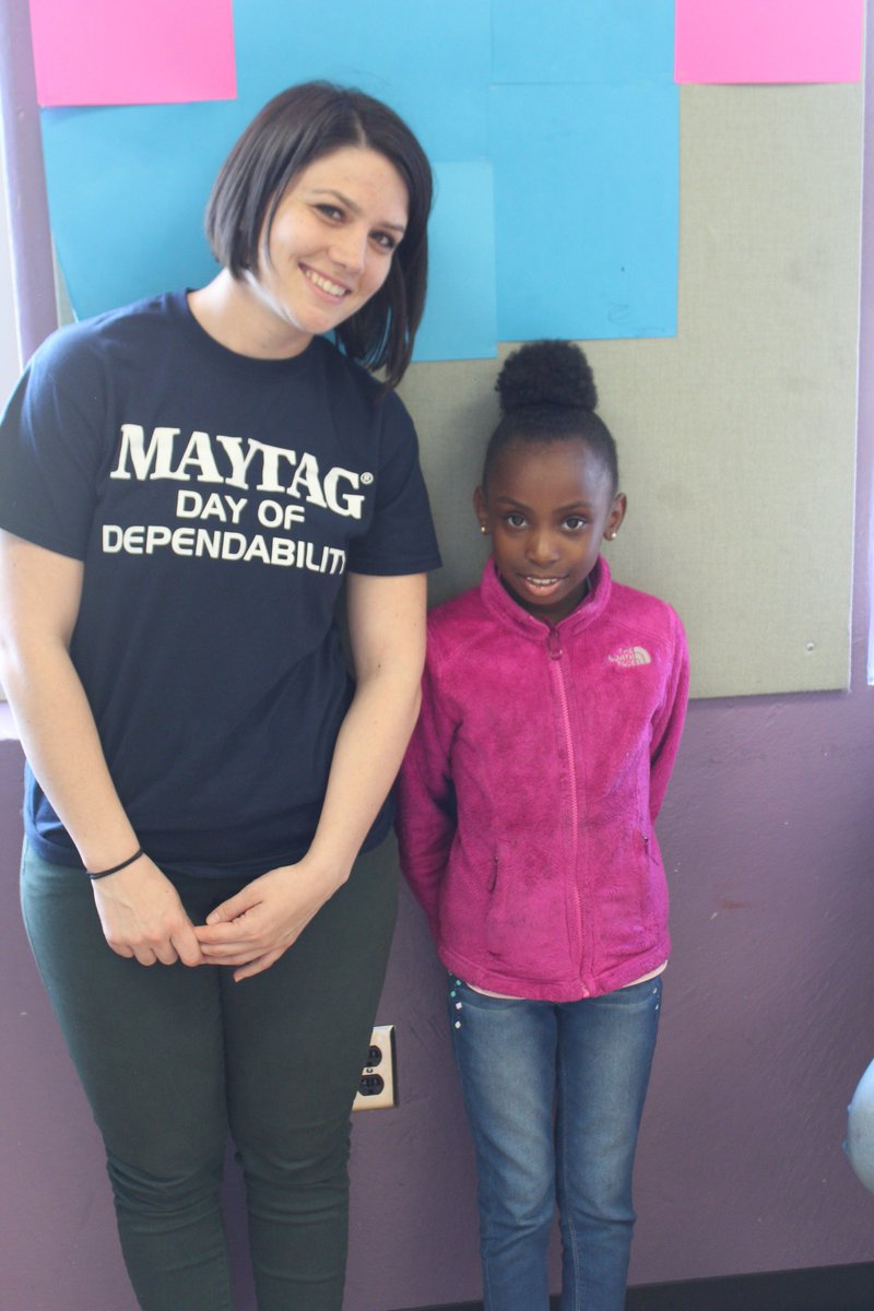 bgcswmi's tweet photo. #Fun w/our friends from @MaytagBrand. #Givingback by creating great opportunities for kids! #DayofDependability @TheMaytagMan @whirlpoolusa https://t.co/X9p0qB0scX