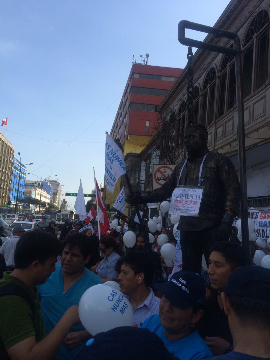 willycunire's tweet photo. @LuzSalgado_R #8añosSonSuficientes estamos esperando tu voto x #InsistenciaCasA728 frente al congreso #casnuncamas dignidad laboral🇵🇪❤️ https://t.co/iFUjFDJ6Nb