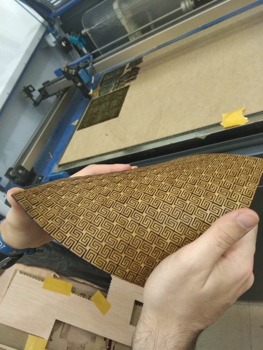fab_casadelmig's tweet photo. Una tarda a tope tallant amb la #làser #IGNIS diferents patrons per fer el DM flexible!
Molt bona feina @arnau9! :-)
@bcn3dtech #maker #BCN https://t.co/cjfjABpyAx