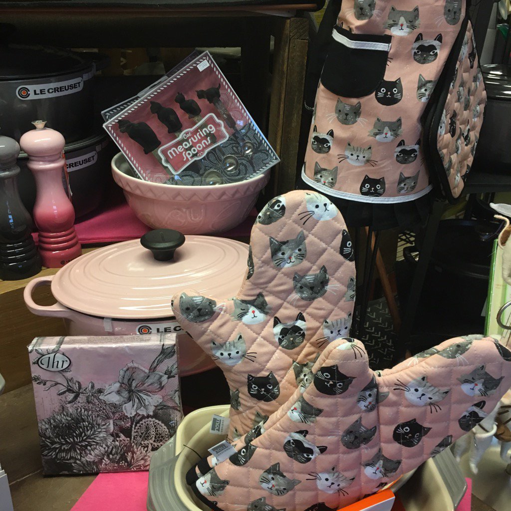 KeepingRmDundas's tweet photo. Hard to choose between Le Creuset's new colour Oyster or Bon Bon! Both are stunning!
#cookingstuff #dwntwnDundas https://t.co/L0s11vHPph
