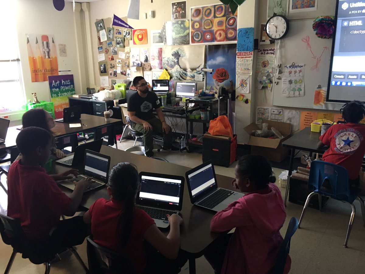 edehoyosART's tweet image. So proud of my Cable Cubs who became programmers today! 🐻 💻🐻@NISDCable @NISDFineArts @CodePen @texteacher @TheIronYard #webdesignlife